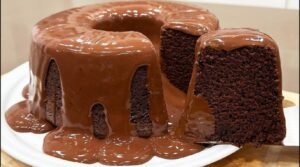 Receita de Bolo de Chocolate Super Úmido e Delicioso